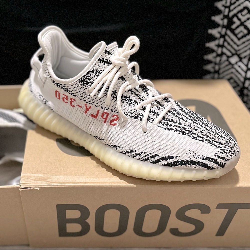YEEZY BOOST 350 V2 - ZEBRAS